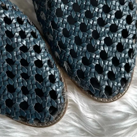 FREE PEOPLE 41 / 11 Mirage Woven Flats Leather Basket Weave Slip On Mules Navy - Picture 6 of 13